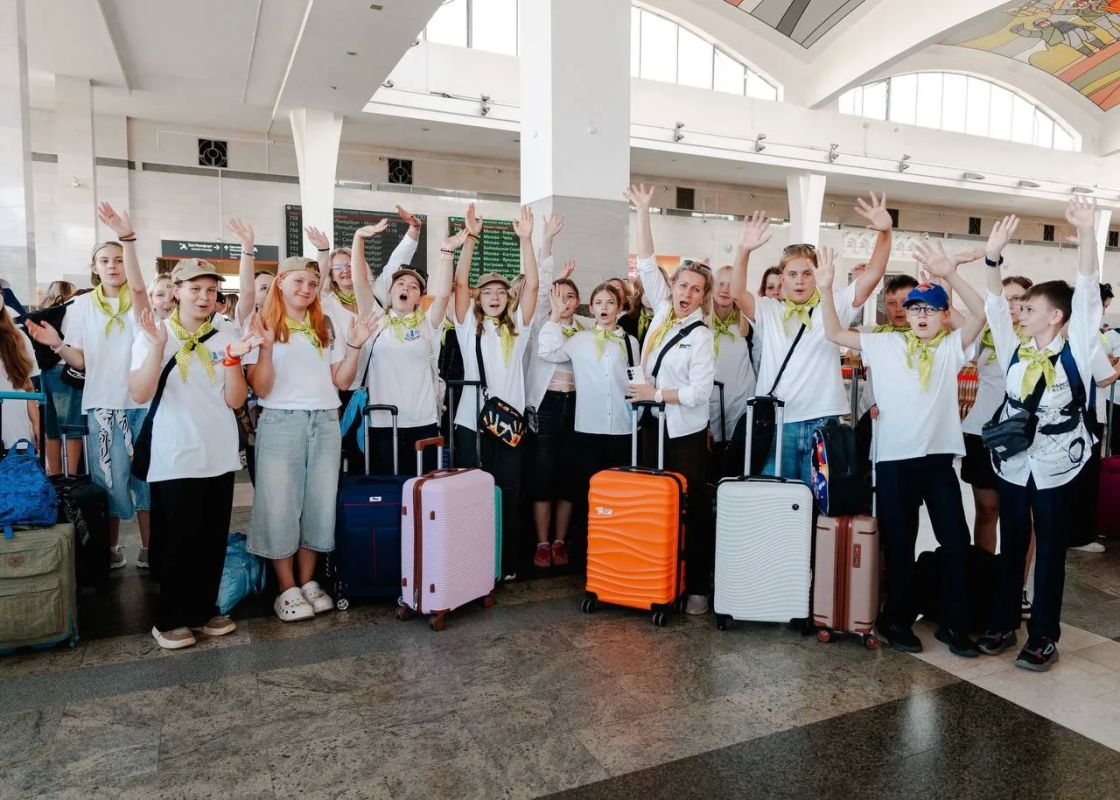 С Ярославского вокзала в Москве торжественно стартовал пилотный образовательный проект программы Росмолодежи «Больше, чем путешествие»