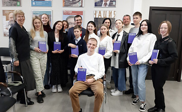 Оксана Аксенова — журналист с многолетним стажем, в ее портфолио — тысячи материалов и часов, отданных любимому делу. 
