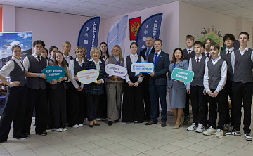 В 2024 году по инициативе Правительства Пензенской области был создан кластер «Педагогические кадры для
устойчивого развития Пензенской области», провозгласивший амбициозную миссию: превратить регион в отраслевой
полигон для апробации новейших технологий и техник продюсирования карьерно-профессионального выбора молодежи. 